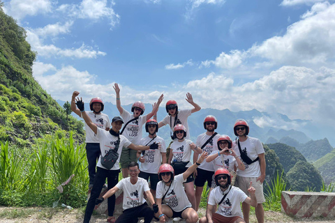 Au départ de Sa Pa : 2 jours d&#039;excursion en moto à Ha Giang avec piloteDébarquement à Ha Long