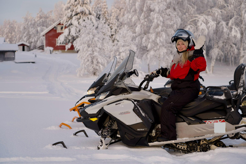 Rovaniemi: Pesca sul ghiaccio e tour in motoslitta con spuntiniGuida in solitaria