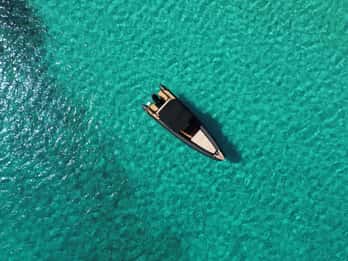 Paros: Sunset Boat Tour to Antiparos with Wine