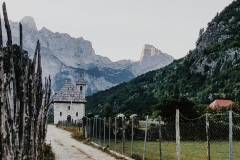 Desde Shkoder/Tirana: Excursión de un día a Theth y el Ojo Azul