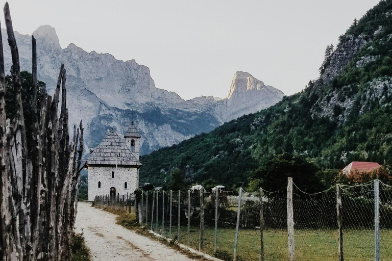 Desde Shkoder/Tirana: Excursión de un día a Theth y el Ojo Azul