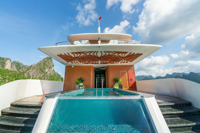 Depuis le port : la meilleure excursion dans la baie d&#039;Along sur le bateau de croisière 5 étoiles LeonaDepuis le port : la meilleure excursion dans la baie d&#039;Along sur le Leona