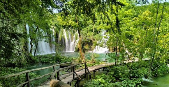 Plitvice lakes guided tour with a boat and shuttle bus ride