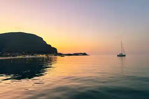 Palermo: Mondello al atardecer con baño y aperitivo