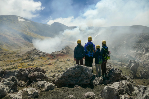 Etna : randonnée vers les cratères sommitaux à 3 340 mètresEtna : Randonnée vers les cratères sommitaux à 3 340 mètres