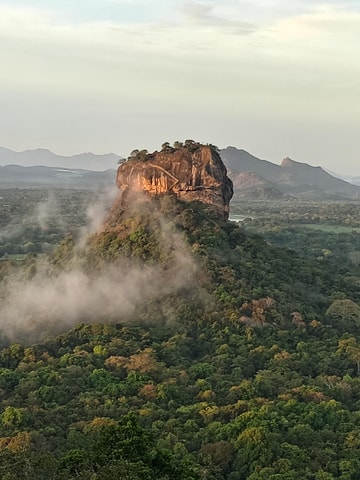 Colombo: Sigiriya Rock Fortress & Dambulla Day Trip