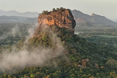 Colombo: Sigiriya Rock Fortress & Dambulla Day Trip