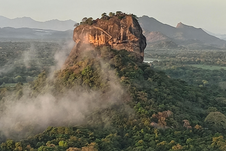 Colombo: Sigiriya Rock Fortress & Dambulla Day Trip