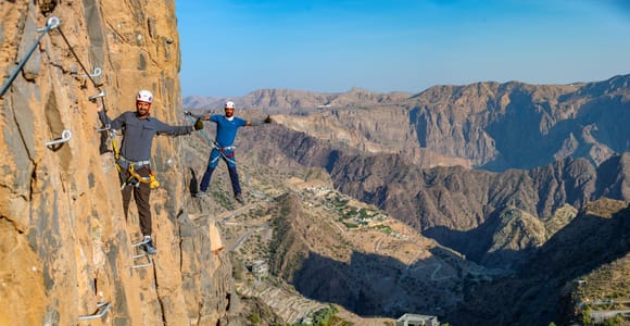 Nizwa: Jebel Shams Balcony Walk and Via Ferrata Adventure