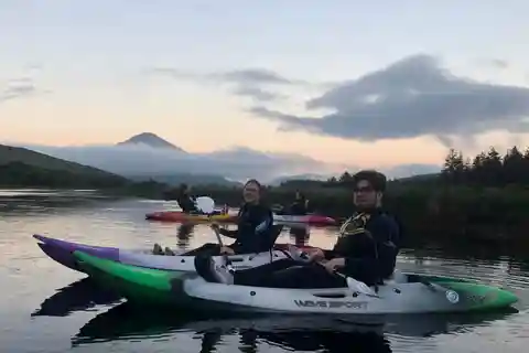 Donegal: Excursión en Kayak al Atardecer en el Lago Dunlewey