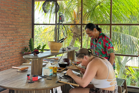 Bali - Ubud Ubuds verkstad för silversmyckenRegelbunden Ubud smyckesverkstad