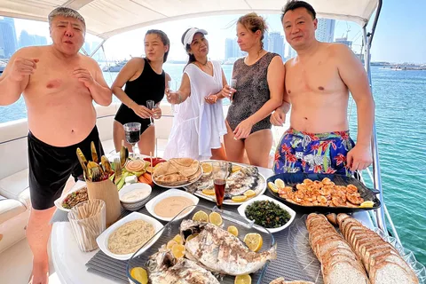 Dubai: 2 ore de croazieră cu iaht privat și băuturi răcoritoare + BBQ opțional