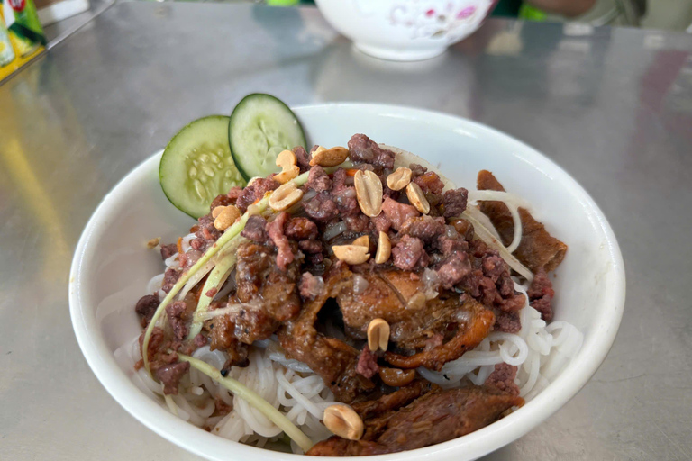 Da Nang: Michelin-Rated Street Food Tour by Scooter