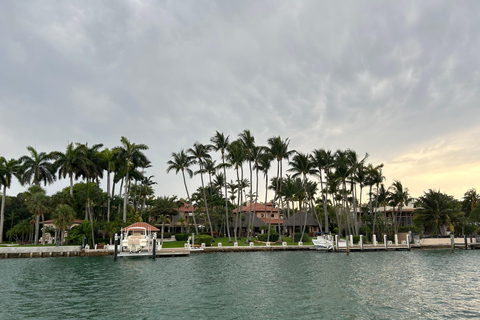 Miami: Passeio de barco &quot;Millionaire Homes&quot; com bar Mojito a bordo