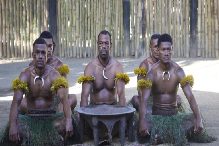 Fidżi: wieczorna wycieczka po wiosce z kolacją i show