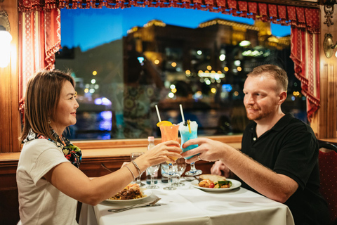 Budapest: Crociera sul Danubio con cena ungherese e musica dal vivoBudapest: crociera sul Danubio con cena ungherese e musica dal vivo