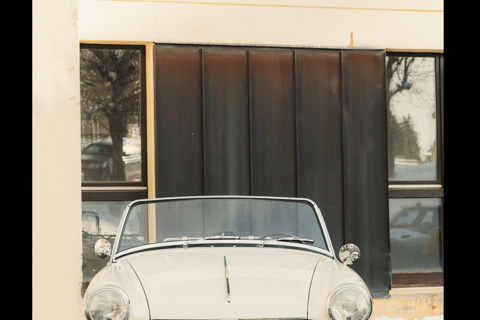 Lausanne: Rent a vintage car with a picnic included