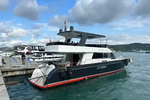 Istanbul: Private Bosphorus Tour On Luxury Yacht Eco#2