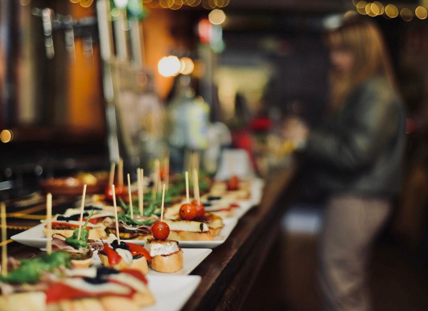 Barcelona: Tapas byvandring med mad, vin og historie