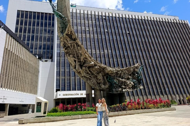 Medellín Through Time – City Sightseeing Tour | Subway, Metrocable, and Historic Center