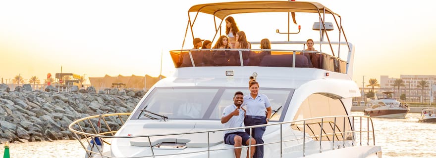 Croisière privée en yacht à Dubaï avec baignade, boissons et option barbecue