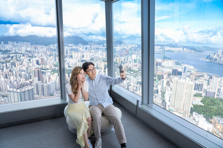 Hong Kong : pont d&#039;observation du sky100 et bus à arrêts multiples (Hop-on, Hop-off Bus)