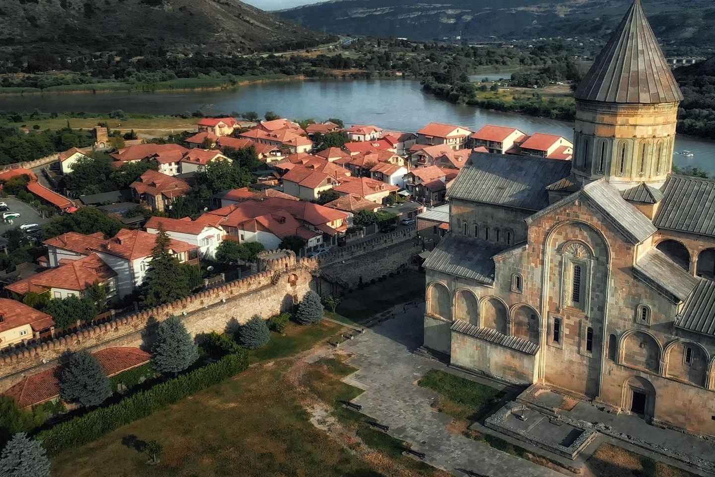 From Tbilisi: Jvari Monastery, Uplistsikhe & Mtskheta Tour