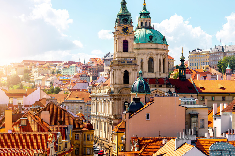 Budapest: Transfer to Prague with 2-Hour Sightseeing Stop