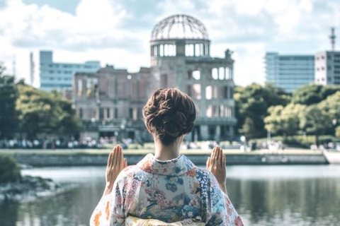 Hiroshima: Experience Japanese kimono by renting it