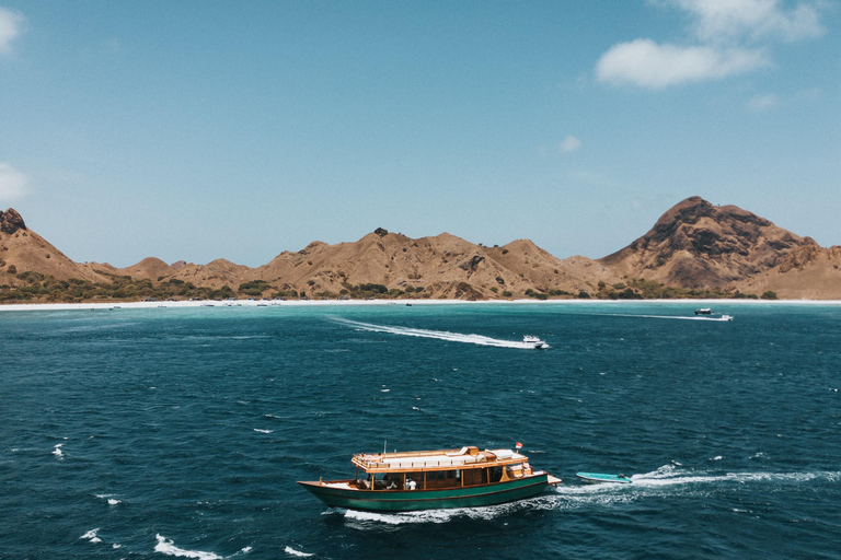Day Trip To Komodo By Luxury Boat, Sunset & Flying Foxes