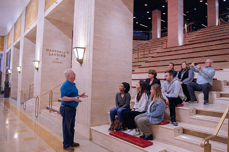 Chicago: Iconic Foods Walking Tour with Local Guide
