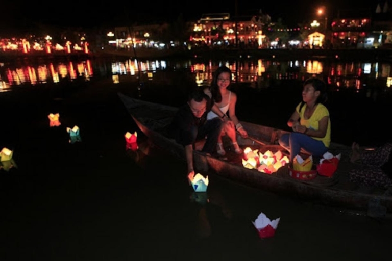 Hoi An: Nächtliche Bootsfahrt und Freilassen der Laterne am Hoai-Fluss