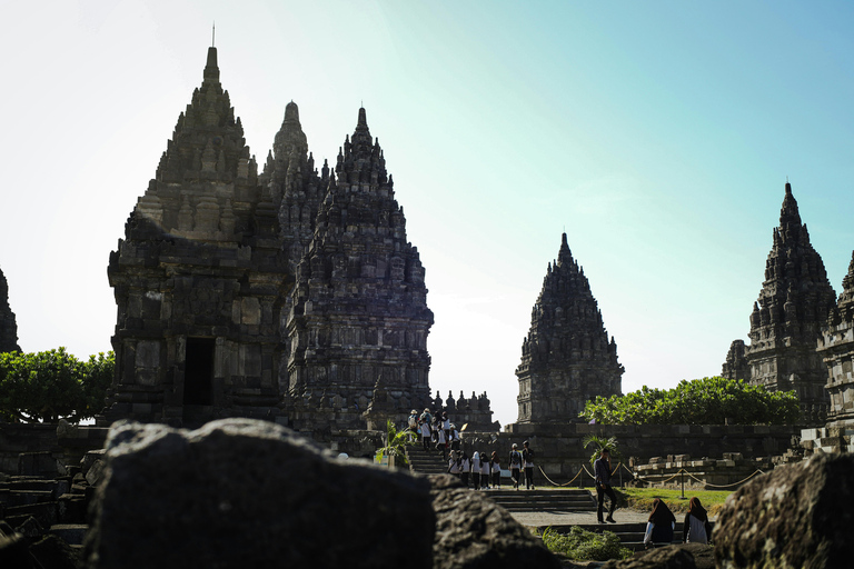 ERSTAUNLICHER BESUCH IN PRAMBANAN