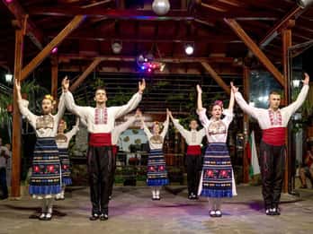 Bulgarian Evening: Traditionelles Restaurant & Folkloreprogramm