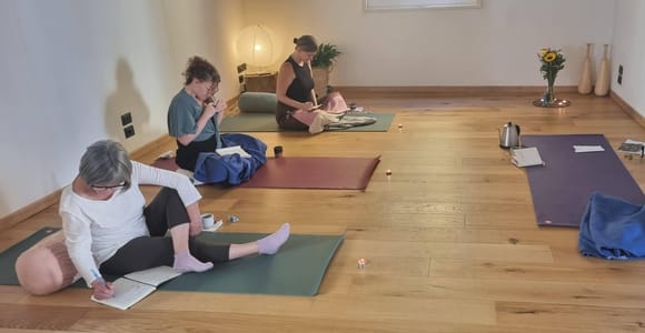 Florence: Yoga, Brunch & Pottery Workshop to Make a Vase