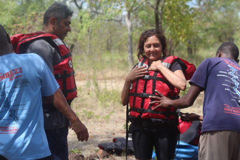 Upper Zambezi Raft Float (en anglais)