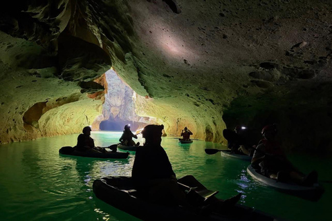 From Belize City: Xunantunich and Cave Kayaking Tour