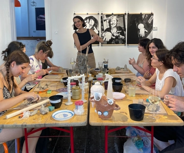 Bucarest: Ceramic Workshop Series: Costruzione a mano e smaltatura