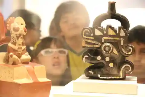 Belevenis voor kinderen: De reizen AI APAEC door Larco museum