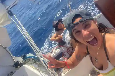 Ibiza: Entspannter Segeltag mit Badepause und Getränken