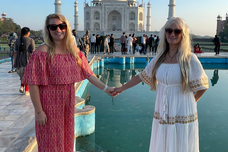 Agra: Taj Mahal Sunrise Walking Tour with Hotel Pickup Private Guided Tour without Entry Tickets and Breakfast