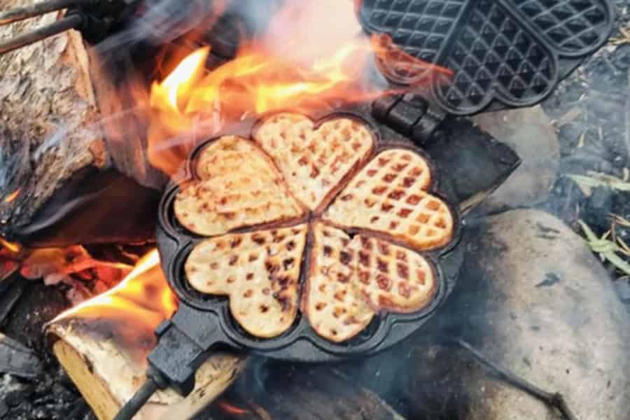 Oslo: Malerischer Waldspaziergang mit Kaffee und Waffeln am Lagerfeuer. Foto: GetYourGuide Oslo: Malerischer Waldspaziergang mit Kaffee und Waffeln am Lagerfeuer. Foto: GetYourGuide