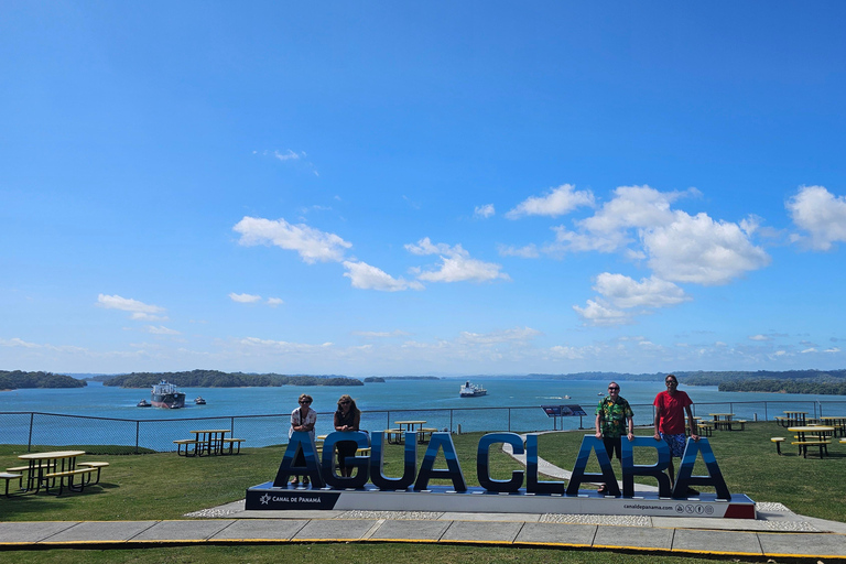 Tour por el canal de Panamá, las nuevas esclusas y la isla de los monosDesde Westin o Dreams Playa Bonita