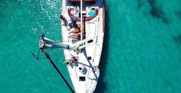 Mimice/Omiš/Makarska: Private Tagestour auf einer Segelyacht