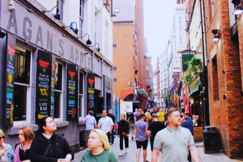 Liverpool: Private Beatles Taxi Tour with Guided Walk Finale
