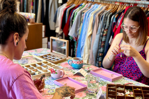 Cholet: Workshop zur Herstellung von Charme-HalskettenCholet: Workshop zum Erstellen von Halsketten mit Charms