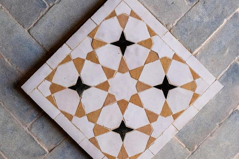 丹吉尔工作坊：制作属于你的 Zelij 瓷砖，并将其带回家丹吉尔工作坊：制作自己的 Zelij 瓷砖并带回家