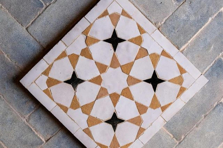丹吉尔工作坊：制作属于你的 Zelij 瓷砖，并将其带回家丹吉尔工作坊：制作自己的 Zelij 瓷砖并带回家