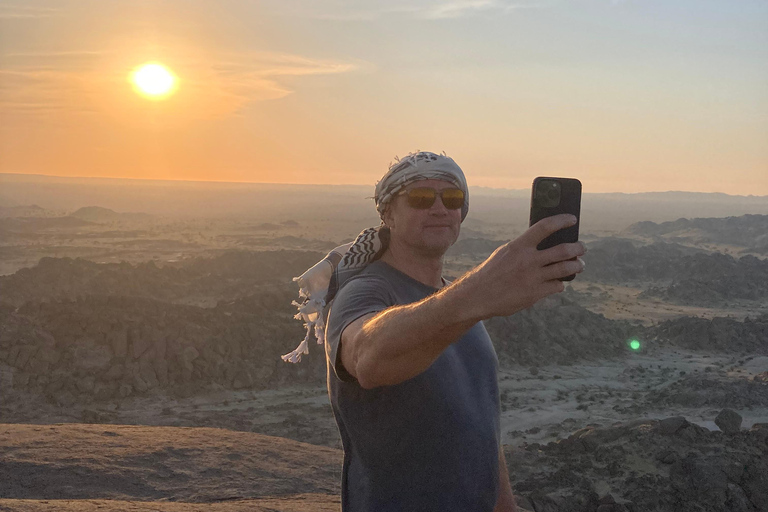 Jeddah: wandeltocht met gids door de Maanberg met snacksJeddah: wandeltocht met gids door de Moon Mountains, inclusief snacks