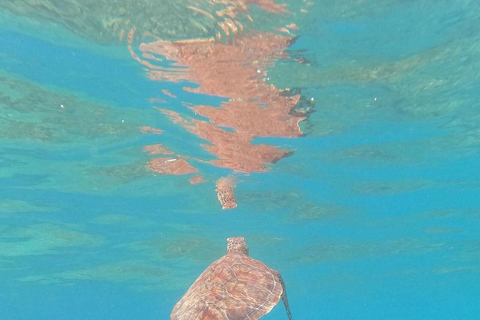 Muscat: Bandar Khairan Boat Trip with Snorkeling and Snacks